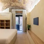 Trastevere Urbes Collection