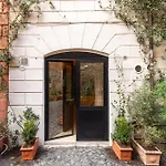 Trastevere Urbes Collection