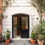 Trastevere Urbes Collection